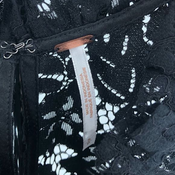 Free People Black Sweet Meadow Dreams Lace Sleeveless High Neck Top size Small - Picture 9 of 13